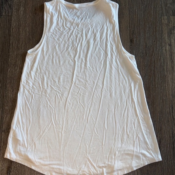 A new day medium white tank top - Picture 4 of 5